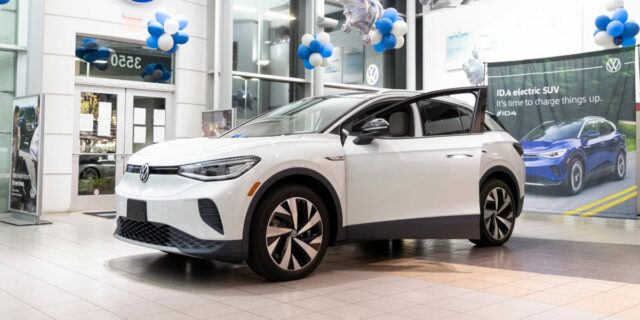 El aumento de los precios de la gasolina despierta el interés en los coches eléctricos

 | Transportation,evs,gas-prices,ev-sales