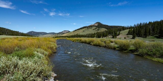 Contratación exclusiva del Yellowstone Club para casi 80 trabajos de verano

 | Careers,Travel,job-listing,private-clubs,lifestyle,cool-jobs,members-only,exclusive,billionaires,wealth