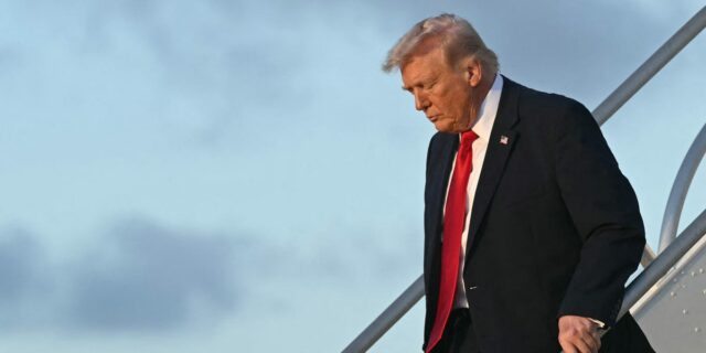 Trump dice que Estados Unidos lanzó ataques contra la isla iraní de Kharg

 | Military & Defense,breaking-news