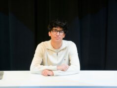 Este joven de 16 años rechazó una oferta de 300.000 dólares para abandonar la escuela secundaria y ahora dirige su propia empresa de inteligencia artificial.
| AI,Tech,young-geniuses,ai,agriculture,drone Este joven de 16 años rechazó una oferta de 300.000 dólares para abandonar la escuela secundaria y ahora dirige su propia empresa de inteligencia artificial.
| AI,Tech,young-geniuses,ai,agriculture,drone