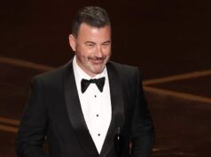 Jimmy Kimmel critica a CBS por la libertad de expresión; Golpea a Trump en los Oscar
| Entertainment,Media,Politics,oscars-2026,cbs,hollywood Jimmy Kimmel critica a CBS por la libertad de expresión; Golpea a Trump en los Oscar
| Entertainment,Media,Politics,oscars-2026,cbs,hollywood