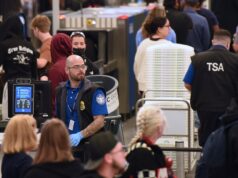 Los directores ejecutivos de las aerolíneas rechazan los cheques de pago de $ 0 de la TSA durante el cierre del gobierno
| Transportation,tsa,government-shutdown Los directores ejecutivos de las aerolíneas rechazan los cheques de pago de $ 0 de la TSA durante el cierre del gobierno
| Transportation,tsa,government-shutdown