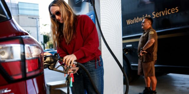 Goldman Sachs considera que la guerra de Irán provocará una crisis petrolera, no una crisis de suministro

 | Economy,energy,commodities,oil-price-shock,oil-prices,iran,us-iran-war