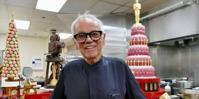 Wolfgang Puck en los Oscar: mantenerse más duro que administrar Wolfgang Puck en los Oscar: mantenerse más duro que administrar un restaurante
| Careers,Food,video-to-text,catering,celebrity-chef,fine-dining,event-planning,oscars,food