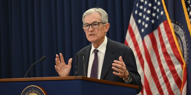 Actualizaciones en vivo de la reunión de la Fed: Es probable que las tasas de interés se mantengan a medida que se disparan los precios del petróleo

 | Economy,federal-reserve,jerome-powell,trump,inflation,interest-rates,jobs,oil,iran,kitchen-table-big-bet