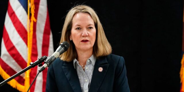 Arizona se convierte en el primer estado en presentar cargos contra Kalshi

 | Politics,Tech,Law,Finance,crime,kalshi,prediction-markets,gambling