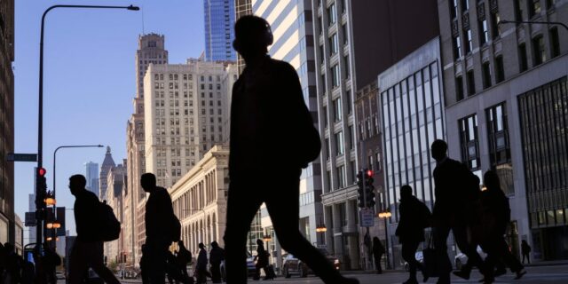 La IA podría reducir los salarios pero ampliarlos aún más: profesor de Yale

 | AI,ai,artificial-intelligence,wages,yale-university,trending-uk,changing-workplace-big-bet