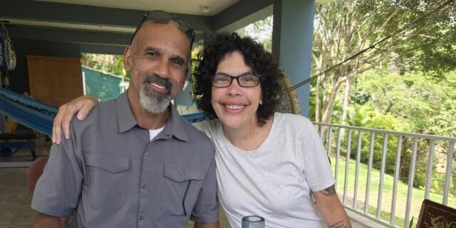 Una pareja dejó su trabajo en biotecnología para administrar una granja y cómo mantienen fuerte su matrimonio

 | Health,Careers,essay,health-freelancer,marriage,business,couples,relationships,small-business