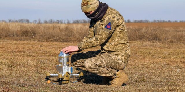 Ucrania dice que puede proporcionar interceptores a sus aliados y necesita inversión

 | Military & Defense,ukraine,drone-warfare,drones,us-iran-conflict,warfare-big-bet