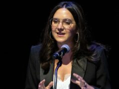 CBS News planea despedir a decenas de empleados bajo el mando del editor en jefe Bari Weiss
| Media,limited-synd,media,exclusive,cbs-news,cbs,the-free-press,bari-weiss,paramount,paramount-skydance CBS News planea despedir a decenas de empleados bajo el mando del editor en jefe Bari Weiss
| Media,limited-synd,media,exclusive,cbs-news,cbs,the-free-press,bari-weiss,paramount,paramount-skydance