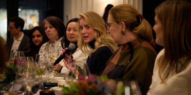 Las empresas están gastando más en IA: los líderes de recursos humanos cuestionan los beneficios

 | AI,Careers,editorial-sponsorship,edit-series,event,ai,careers,leadership,hiring,es-indeedca2026-edittorontoliverecap