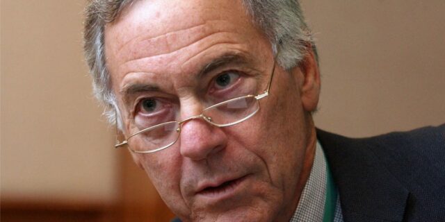 Irán canaliza a Muhammad Ali para asestar un 'golpe mortal' a EE.UU.: Hanke

 | Economy,international,economy,markets,energy,oil-price,iran,steve-hanke,muhammad-ali,strait-of-hormuz,lng,gas-prices,commodities