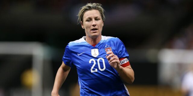 La estrella del fútbol Abby Wambach dijo que la prueba de cáncer de colon le salvó la vida

 | Health,health,cancer,colon-cancer,exclusive