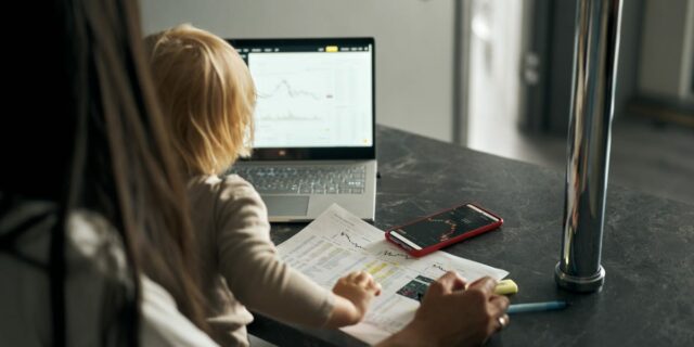 La vuelta a la oficina y la IA están dejando a más mujeres sin trabajo

 | Careers,Discourse,discourse,daily-discourse,discourse-staff,changing-workplace-big-bet,ai,women,employment,gig-workers,layoffs,return-to-office,remote-work