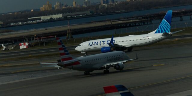 United Airlines recortará el 5% de sus vuelos programados por el alto precio del combustible

 | Transportation,travel,aviation,airlines,airports,united-airlines