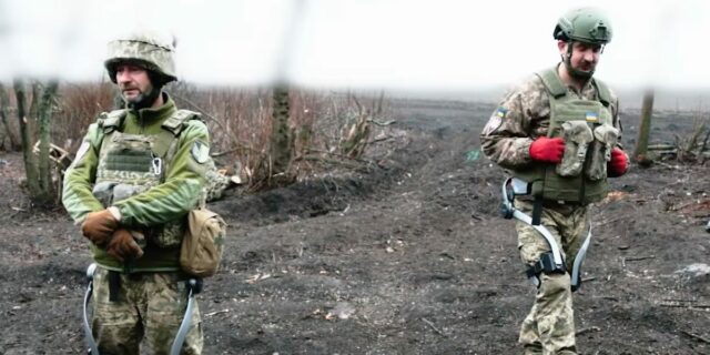 El Cuerpo de Ucrania prueba exoesqueletos que caben en un maletín

 | Military & Defense,ukraine-war,warfare-big-bet