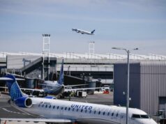 Vuelos a Newark se detuvieron después de que fuerzas de humo evacuaran la torre de control
| Transportation,airline Vuelos a Newark se detuvieron después de que fuerzas de humo evacuaran la torre de control
| Transportation,airline