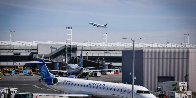 Vuelos a Newark se detuvieron después de que fuerzas de humo evacuaran la torre de control

 | Transportation,airline