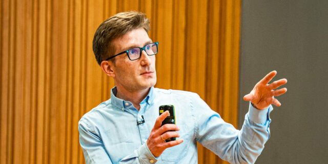 Una nueva prueba de IA mide una habilidad simple: detectar BS

 | AI,Tech,artificial-intelligence,generative-ai,ll-ms,large-language-models,anthropic,openai,google,gemini,gpt-5,claude,limited-synd,bullshit,ai,ai-model,bi-graphics