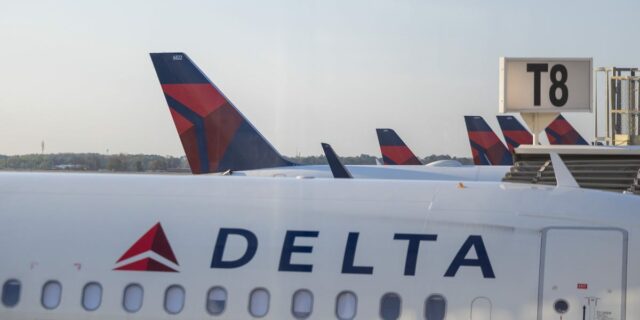 Delta Air Lines suspende los beneficios del Congreso en medio de la escasez de personal de la TSA

 | Transportation,delta-air-lines,tsa,government-shutdown,airlines,airport-security