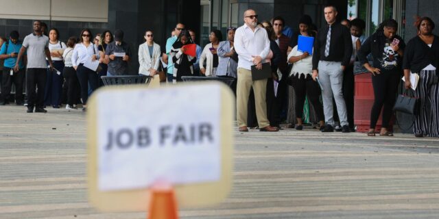 ¿Preferirías que te despidieran en persona o de forma remota?

 | Careers,layoffs,meta,job-loss,remote-work,changing-workplace-big-bet