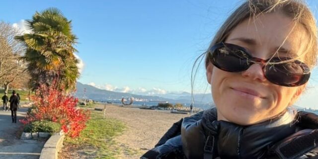 Deja su trabajo corporativo para viajar a tiempo completo como niñera de casas y mascotas.

 | Travel,freelancer-le,travel,housesitting,hustle-culture-big-bet