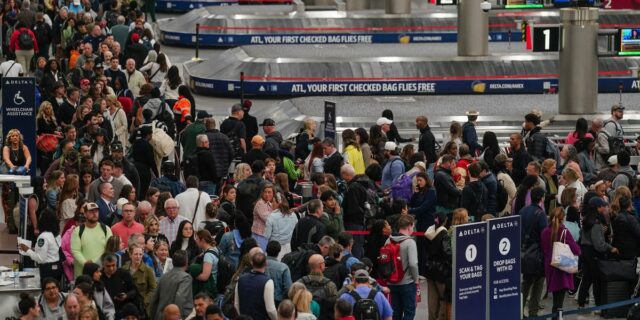 La crisis de personal de la TSA podría provocar largas colas para los aficionados de la Copa del Mundo en junio

 | Travel,Transportation,tsa-lines,tsa,aviation,world-cup,shutdown,tsa-agents,transportation,airports,travel