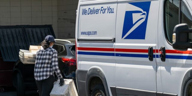 USPS anuncia un aumento temporal de precios en medio del aumento de los costos

 | Economy,Retail,shipping,gas-prices,economy,e-commerce,postal-service
