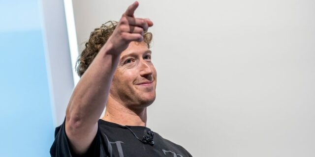 El impulso de IA de Meta vincula los objetivos de los empleados con la adopción de herramientas de IA

 | Tech,AI,meta,tech,exclusive,limited-synd,coders-ai,beacon-industries-big-bet,meta-ai,ai,artificial-intelligence,mark-zuckerberg,changing-workplace-big-bet,ai-tools