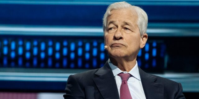 JPMorgan publica nuevos objetivos para que los ingenieros aumenten la productividad con IA

 | Finance,AI,jpmorgan,banking,ai,artificial-intelligence,wall-street,technology,exclusive,limited-synd,changing-workplace-big-bet,beacon-industries-big-bet,workforce