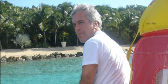 Los diamantes de Jeffrey Epstein estuvieron desaparecidos durante 5 días. Esto es lo que pasó.

 | Law,News,jeffrey-epstein,fbi,justice-department,ghislaine-maxwell,epstein,crime,lawsuit,scandals