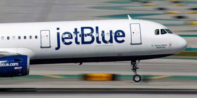 JetBlue aumenta las tarifas de equipaje facturado, citando el aumento de los costos operativos

 | Transportation,jetblue,baggage-fees,checked-bags,airlines,travel