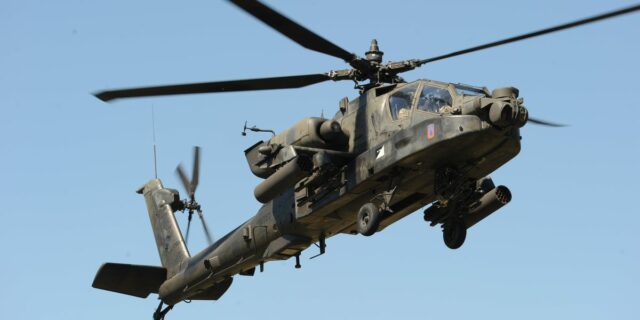 El ejército estadounidense investiga helicópteros Apache cerca de la casa El ejército estadounidense investiga helicópteros Apache cerca de la casa de Kid Rock
| Military & Defense,army,ah-64-apache,kid-rock