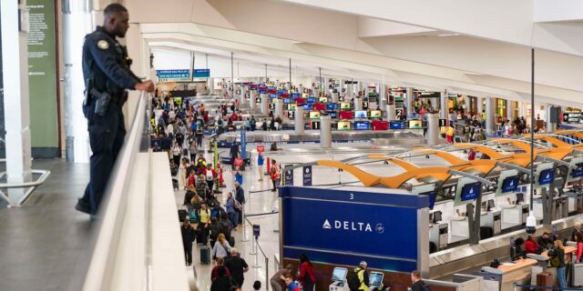 Retrasos de la TSA: los tiempos de espera bajan de 4 horas a 5 minutos en Atlanta

 | Transportation,tsa,airports,aviation,travel,atlanta,jfk,laguardia,houston,trending-uk