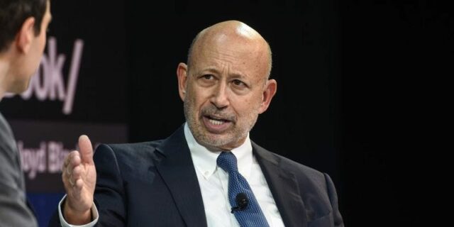 Lloyd Blankfein explica cómo los trabajadores jóvenes deberían gastar los primeros 5.000 dólares en ahorros

 | Finance,international,finance,personal-finance,investing,lloyd-blankfein,goldman-sachs,life-insurance,saving,marcus