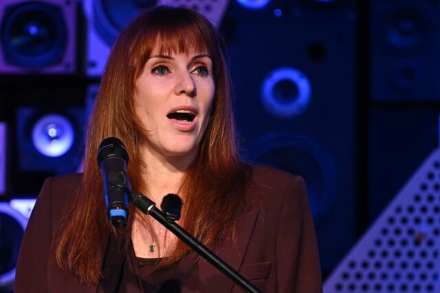 Por qué el mercado de bonos del Reino Unido está en caída libre mientras el rendimiento clave alcanza el máximo de 17 años

 | 