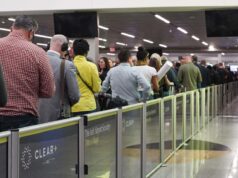 El caos en los aeropuertos de EE. UU. llega a su fin cuando el Senado aprueba un proyecto de ley que financia a la TSA pero no al ICE
| El caos en los aeropuertos de EE. UU. llega a su fin cuando el Senado aprueba un proyecto de ley que financia a la TSA pero no al ICE
|