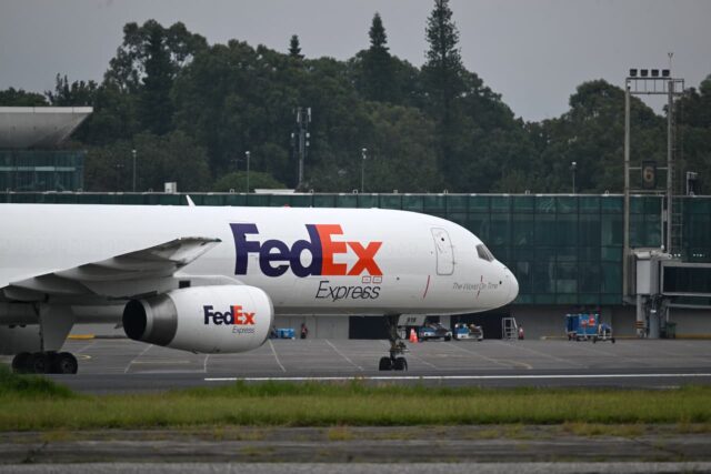 FedEx es optimista sobre la demanda de envío a pesar del aumento de los costos del combustible, y las acciones se están recuperando

 | 