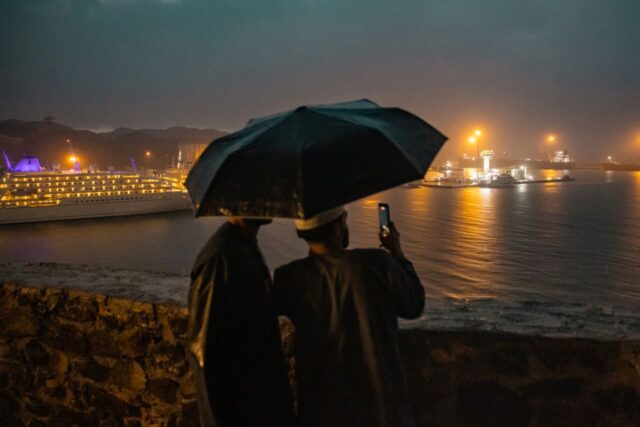 Los precios mundiales del petróleo se acercan a los 100 dólares a medida que la guerra con Irán se acerca al mes

 | 