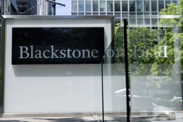 Blackstone dijo que su emblemático fondo de crédito privado experimentó importantes salidas de capital.

 | 