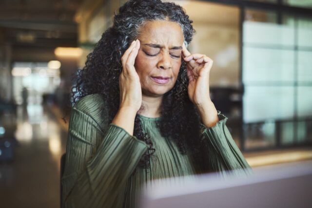 "Estoy tan jodida": ¿Cómo puedo permitirme cuidar a una madre con demencia y enviar a mi hijo adolescente a la universidad?

 | 