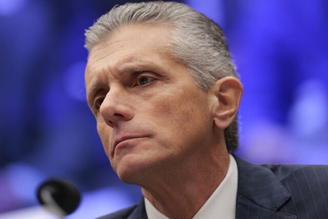 El veterano director ejecutivo de Cigna dimitirá mientras las aseguradoras de salud enfrentan un escrutinio cada vez mayor

 | 