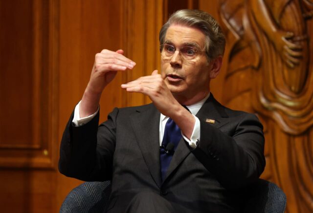 Cómo JPMorgan se convirtió en la última firma de Wall Street en tener su investigación en la mira de Scott Bessent

 | 