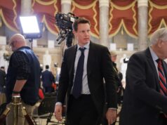 Warner Bros. Discovery establece el voto de los accionistas a medida que la venta a Paramount avanza a todo vapor
| Warner Bros. Discovery establece el voto de los accionistas a medida que la venta a Paramount avanza a todo vapor
|