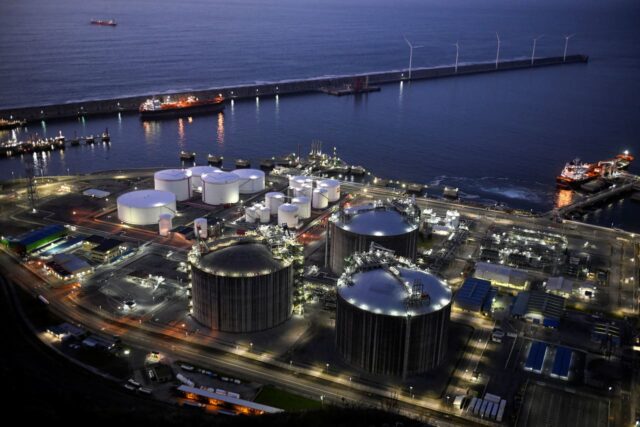 Los futuros del petróleo Brent suben por encima de los 100 dólares debido a las continuas interrupciones del tráfico en el Estrecho de Ormuz

 | 