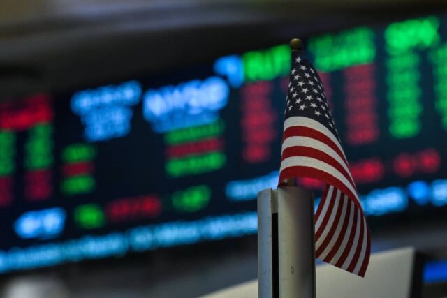 Mientras los mercados se tambalean por las preocupaciones sobre la guerra de Irán, un importante banco eleva el objetivo del S&P 500

 | 