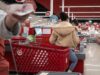 El plan de recuperación de Target implica actualizar el equipamiento para bebés y renovar los carritos de compras, y está empezando a funcionar.
| ¿Se ha recuperado el sector minorista? Lo sabremos esta semana gracias a las ganancias de Target, Costco, Best Buy y otros.
|