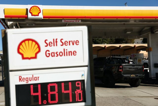 Trump no muestra preocupación por el aumento de los precios de la gasolina, que se dispararon la semana pasada

 | 