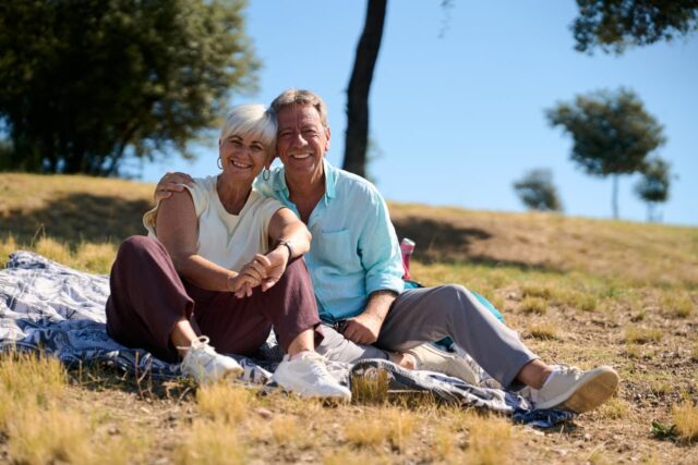 Tenemos 13,5 millones de dólares y 3 hijos, pero uno de ellos es drogadicto. ¿Cómo podemos dividir equitativamente nuestro patrimonio?

 | 