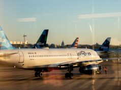 Las acciones de JetBlue se vuelven positivas para el año tras las conversaciones sobre fusión
| Las acciones de JetBlue se vuelven positivas para el año tras las conversaciones sobre fusión
|